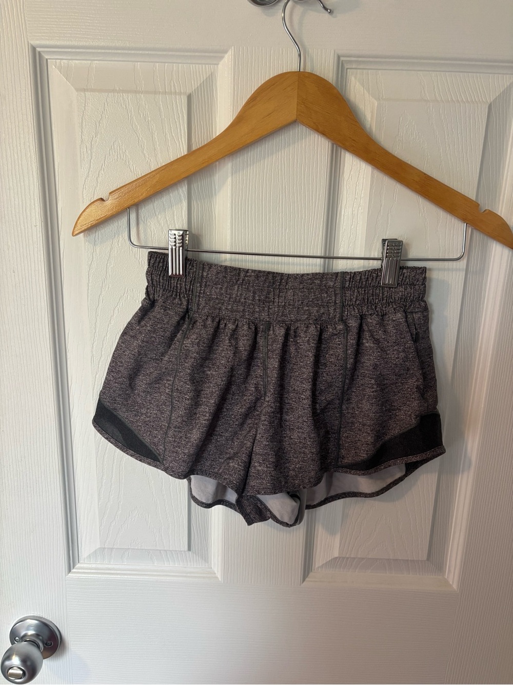 Lululemon hottie hot shorts 2.5 inches